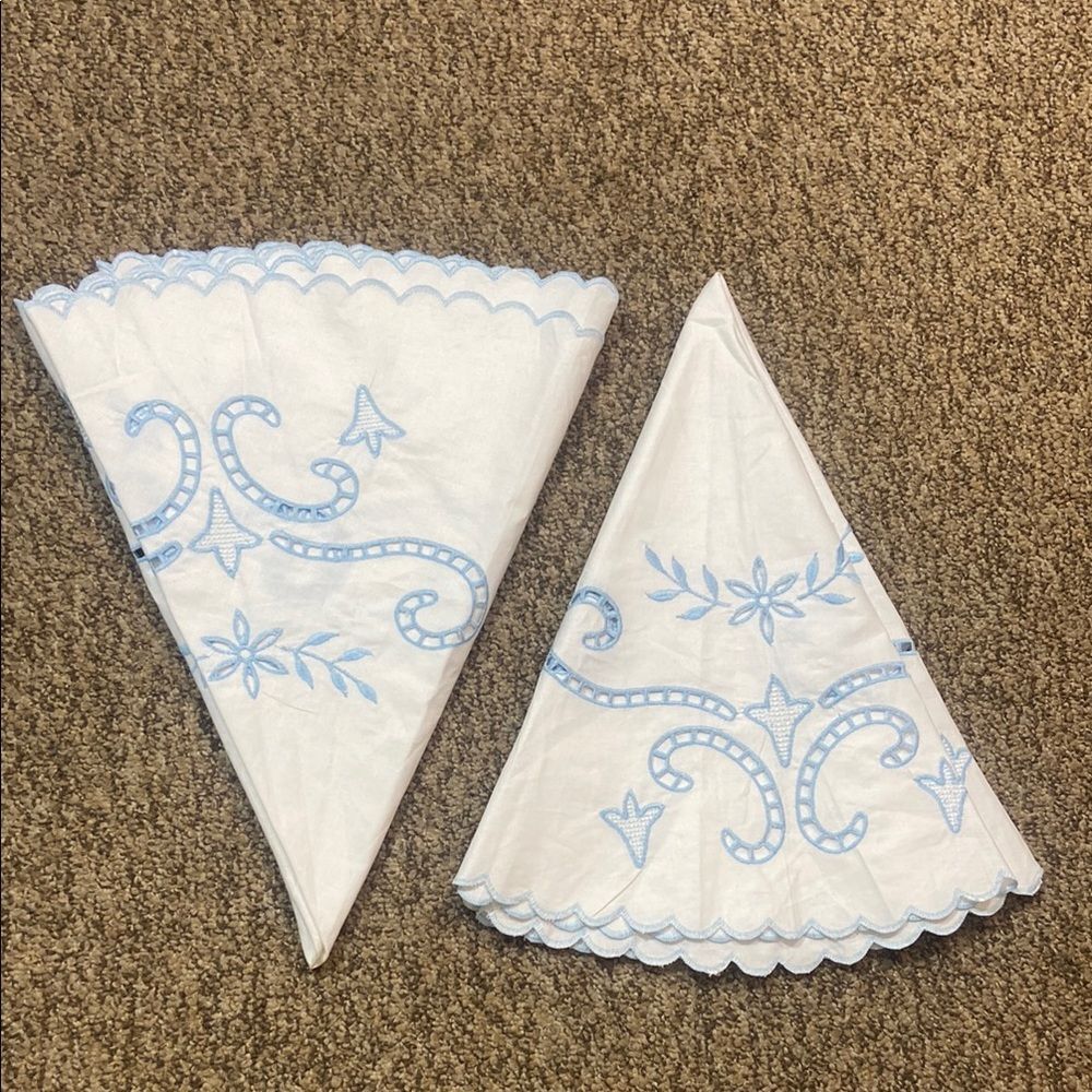 Set 2 Vintage White and Blue Embroidered Napkins